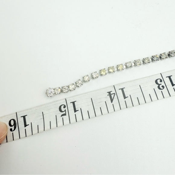 Vintage Clear Crystal Floral Shaped Bib Necklace Clip on Earrings Sets - Picture 12 of 12